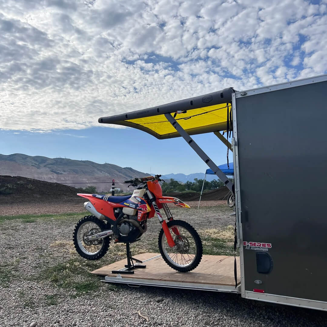 Motorcycle trailer with awning Setup 